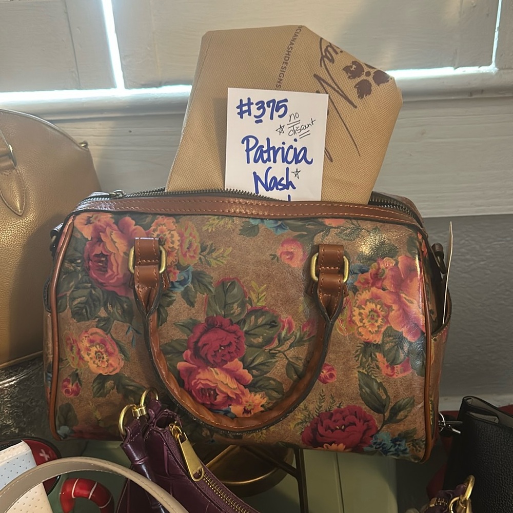 Patricia Nash like New ! Clean Non smokers clean with Dust Bag